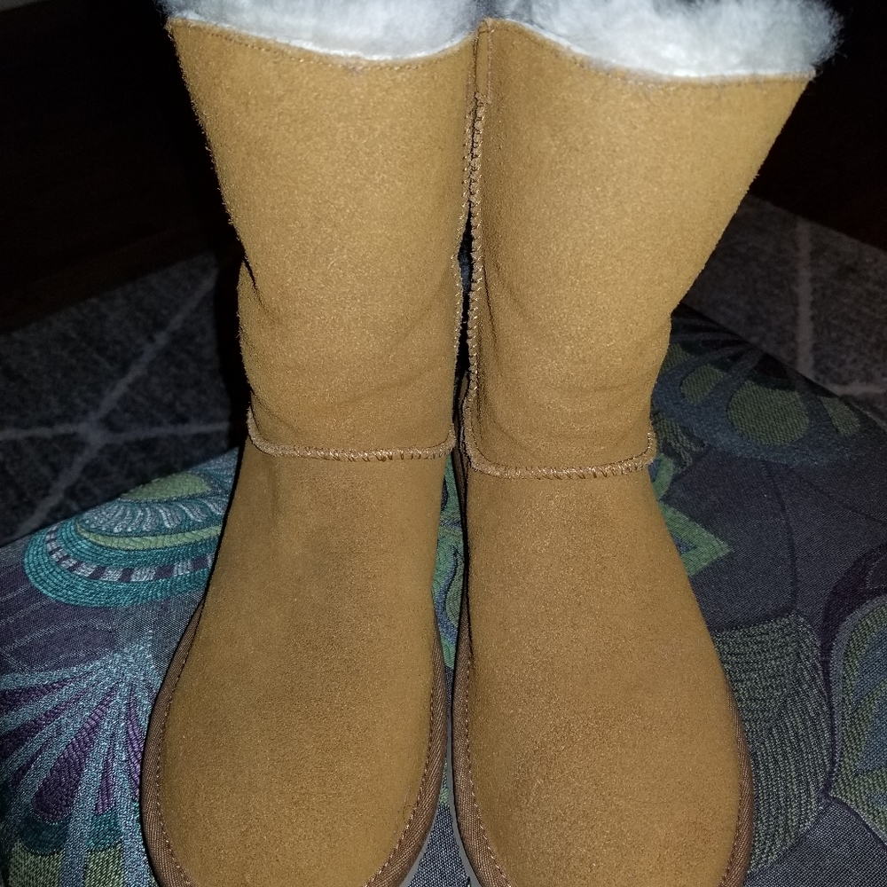 Koolaburra by Ugg faux fur short boots